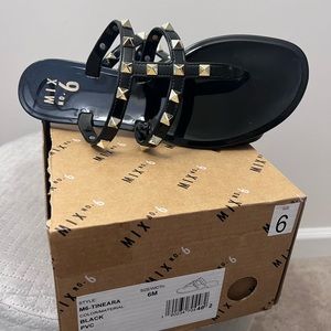 Size 6- Women’s Mix no.6 sandals- never worn!!